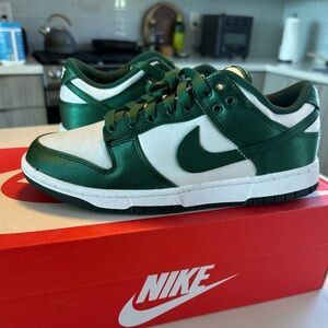 Nike Women's NWOB Dunks Lo Green Satin 8